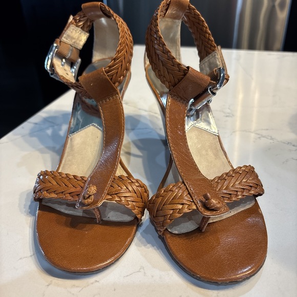 Michael Kors T-Strap Sandal Heels Womens‎ Size 8 M Brown Leather Braided Shell - Picture 1 of 6